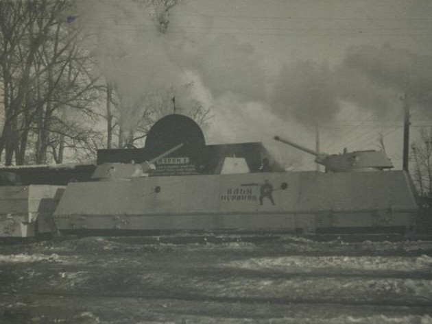 Чем закончился единственный в истории бой бронепоезда "Илья Муромец" с бронепоездом "Адольф Гитлер" история
