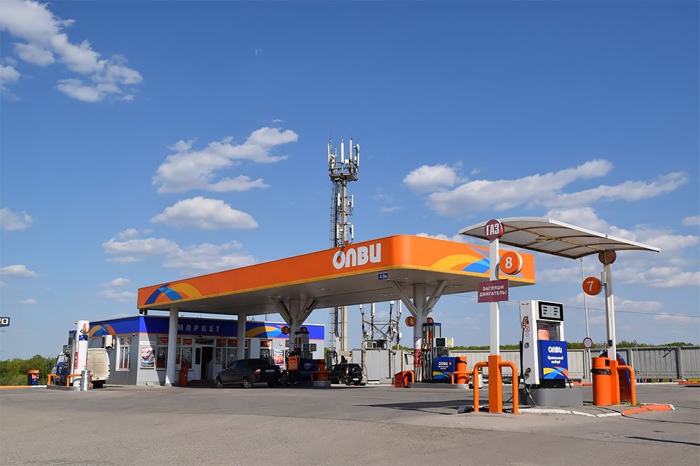 Российский художник с помощью "Фотошопа" превращает серые российские города в мир будущего