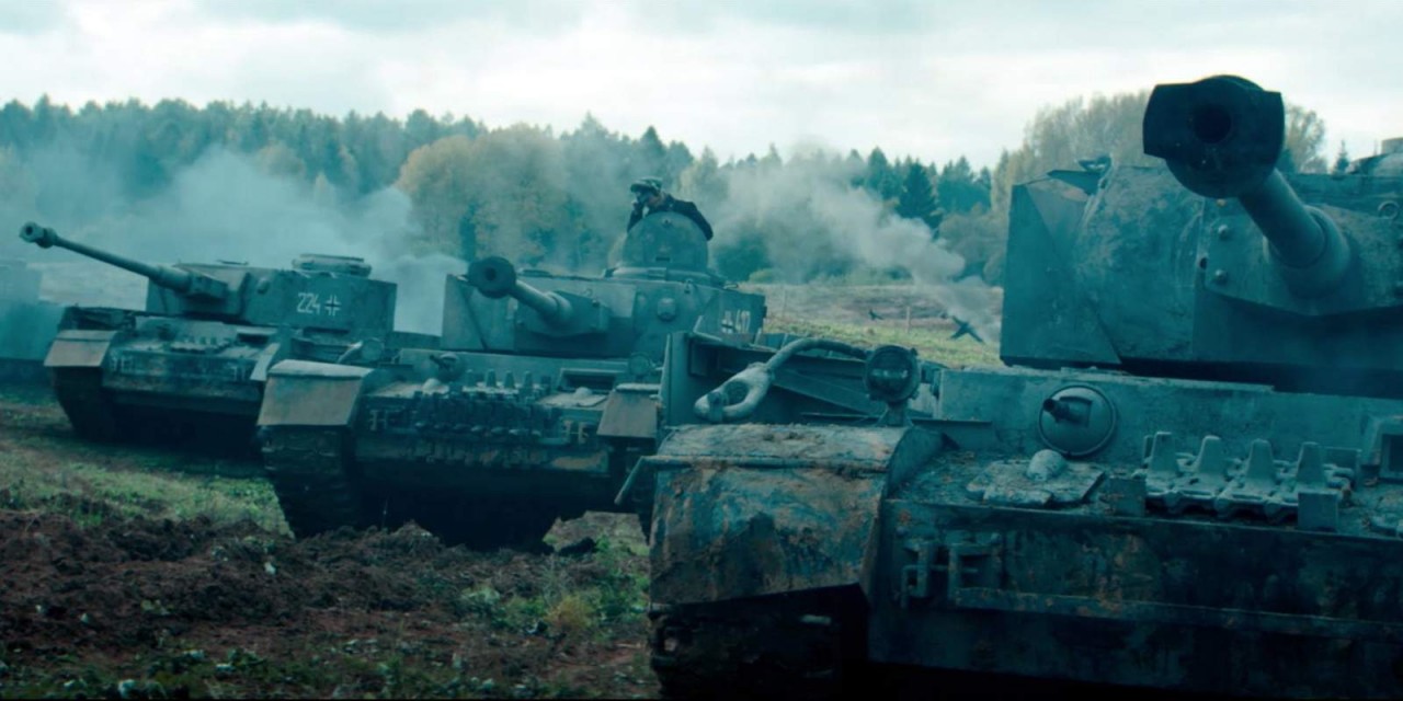 Фильм «Несокрушимый». Вместо кино про подвиг танкистов сделали кривую мылодраму с кучей промахов Фильм «Несокрушимый». Вместо кино про подвиг танкистов сделали кривую мылодраму с кучей промахов кино и тв