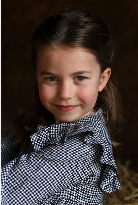 Кейт Миддлтон поделилась необычными фото принцессы Шарлотты в ее день рождения Кейт Миддлтон поделилась необычными фото принцессы Шарлотты в ее день рождения Монархи,Британские монархи