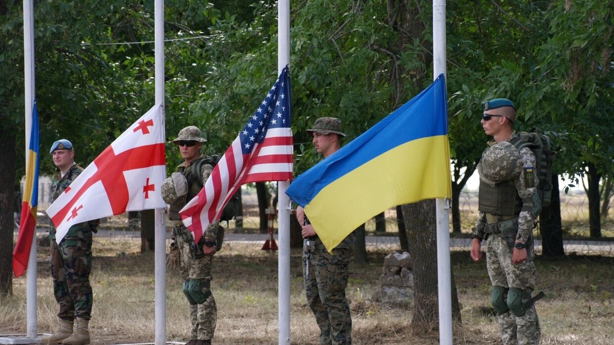 Военный эксперт предрек Украине полную потерю суверенитета после вступления НАТО 