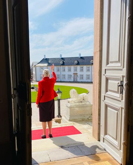Вопреки традициям: королева Дании Маргрете II по-особенному отметила 81-летие Монархи,Новости монархов
