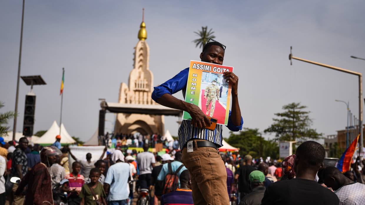 Малийская диаспора во Франции вышла на митинг в поддержку соотечественников