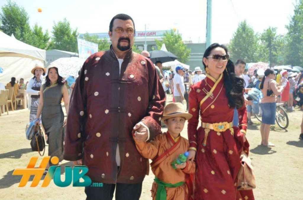 Стивен сигал с женой монголкой фото