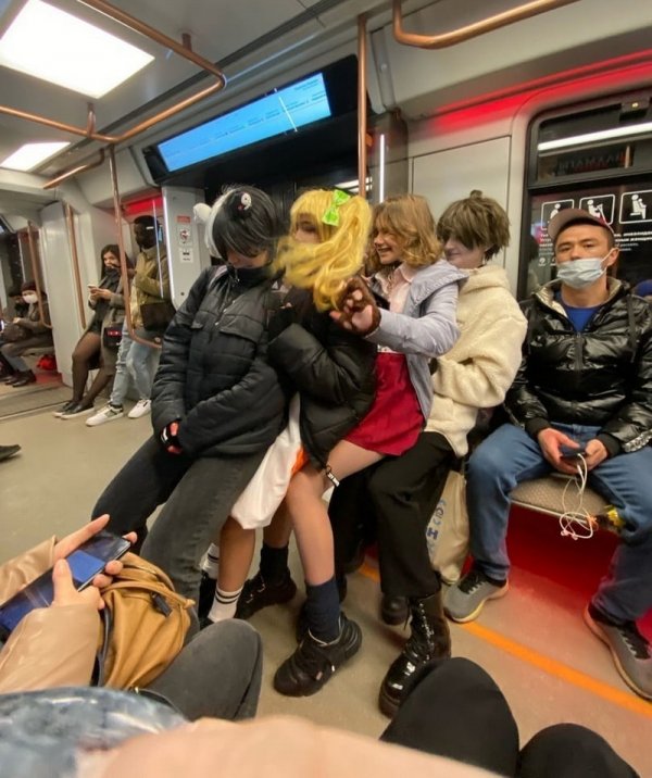 Чудаки и модники из метро  позитив,смешные картинки,юмор