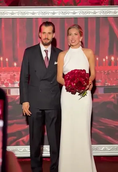 Два платья невесты и внучка Бориса Ельцина среди гостей: дочь олигарха и бывшего топ-менеджера Роснано Владимира Аветисяна вышла замуж Аветисян, Артур, Артура, Анастасии, Анастасия, компании, ХалатовАнастасия, Халатов, Роснано, ХалатоваСвадьба, также, Владимир, газовой, Бурмистрова, Мария, АветисянАнастасия, Средневолжской, Аветисяна, Владимира, Великобритании