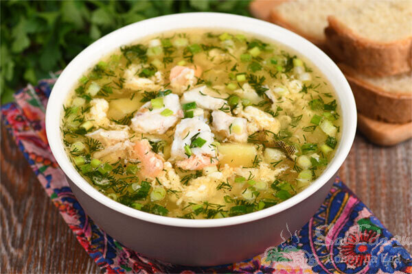 Такой рыбный суп всегда получается сытным и вкусным Такой рыбный суп всегда получается сытным и вкусным вкусу, варим, бульон, отправляем, кусок, головы, добавляем, мелко, ароматный, молотый, лавровый, очень, замечательный, любую, можно, нарезанный, приготовления, сытность, брать, масле
