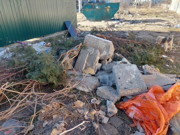 В Нахимовском районе Севастополя процветают свалки мусора 2