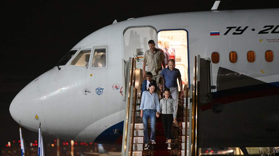 Песков: дети Дульцевых лишь в самолете узнали, что они русские