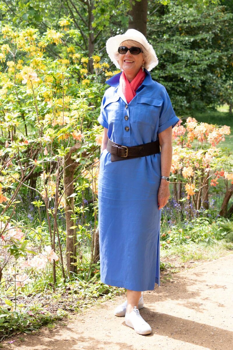 Голубое платье-рубашка с накладными карманами. /Фото: chicatanyage.com