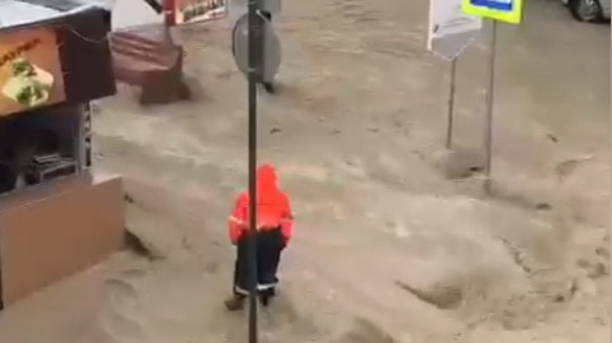 Подтопления ограничили движение на трассе Новороссийск — Керчь