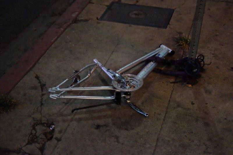 В Чикаго от припаркованных великов остаются рожки да ножки В Чикаго от припаркованных великов остаются рожки да ножки америка