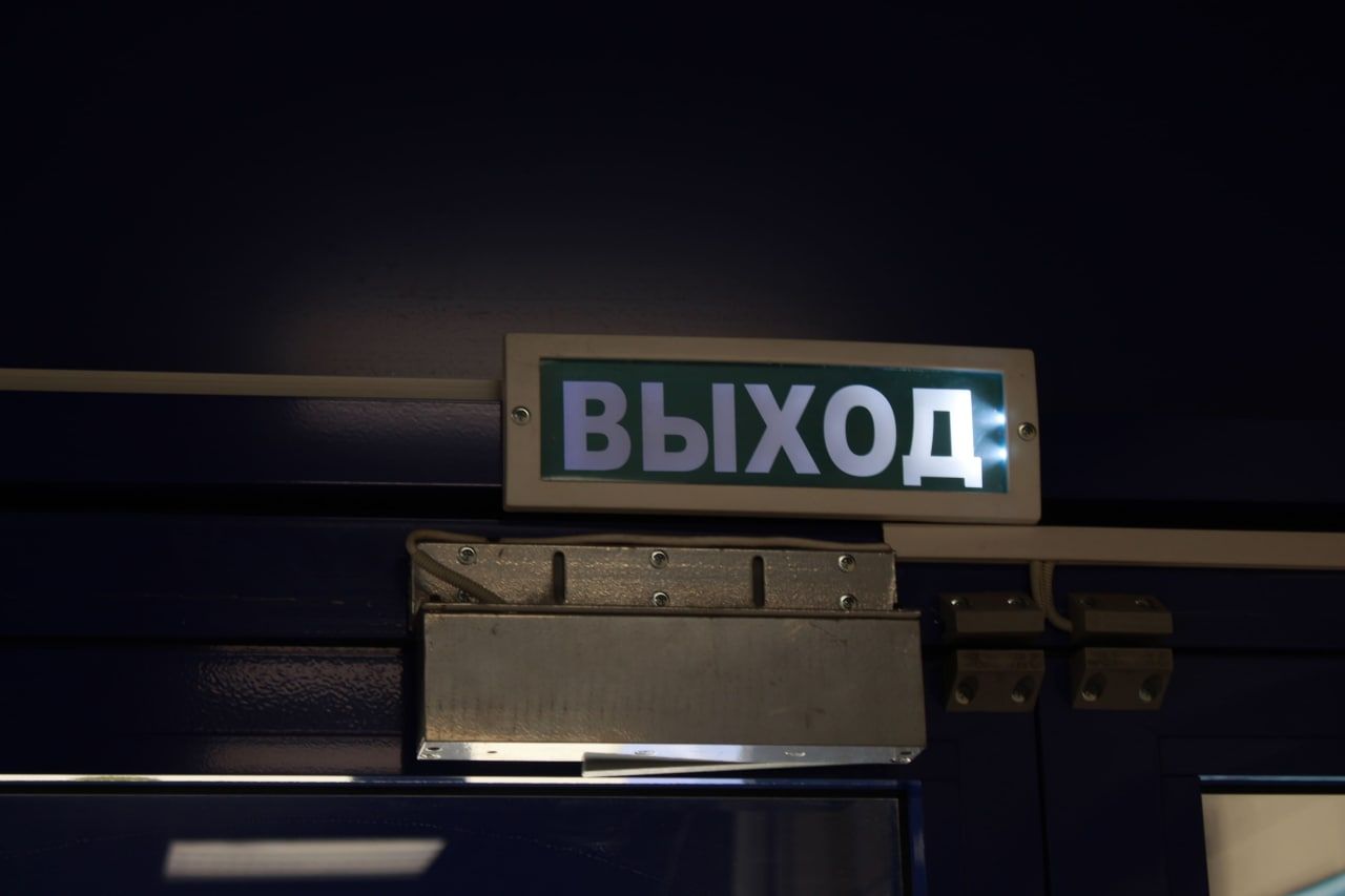 Более 100 человек эвакуировались из полыхающего ТЦ в Улан-Удэ