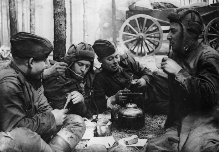 Интервью советского танкиста, воевавшего на танках союзников (22 фото)