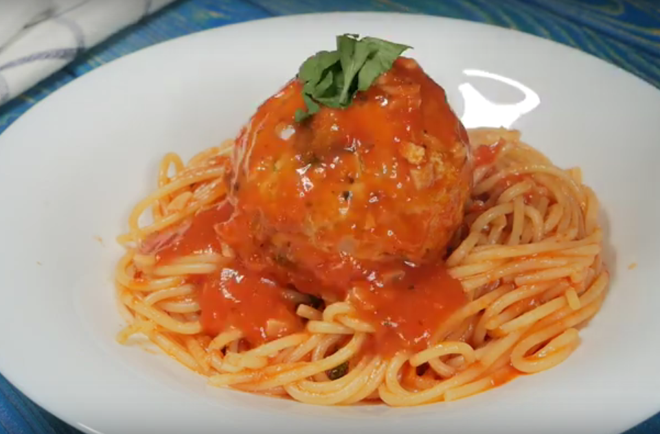 Превосходные тефтели со спагетти в томатном соусе