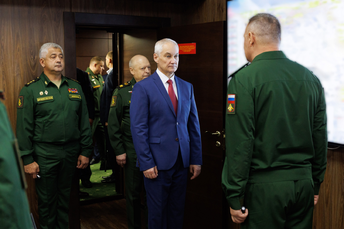Новоназначенный Министр Обороны, Андрей Белоусов, инициировал процедуру ухода высшего командного состава на пенсию. Этот процесс оказался заметным для всех.