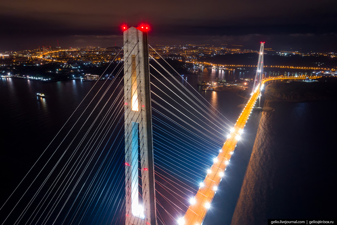 Мост на 2000. Ночной Владивосток с высоты остров русский. Владивосток мост. Владивосток русский Сан-Франциско. Владивосток Советский Сан Франциско.