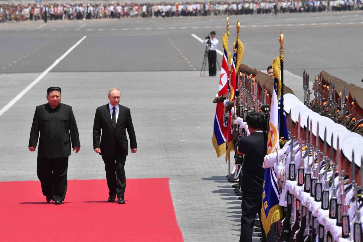 Визит Президента России Владимира Путина в Северную Корею можно без пафоса и натяжек назвать триумфальным.-7