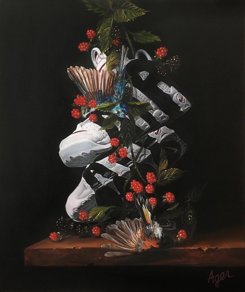 Натюрморт в стиле барокко с современными вещами 