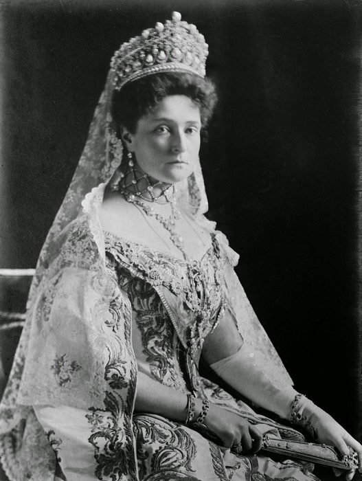 Императрица Александра Федоровна в брачном бриллиантовом венце.