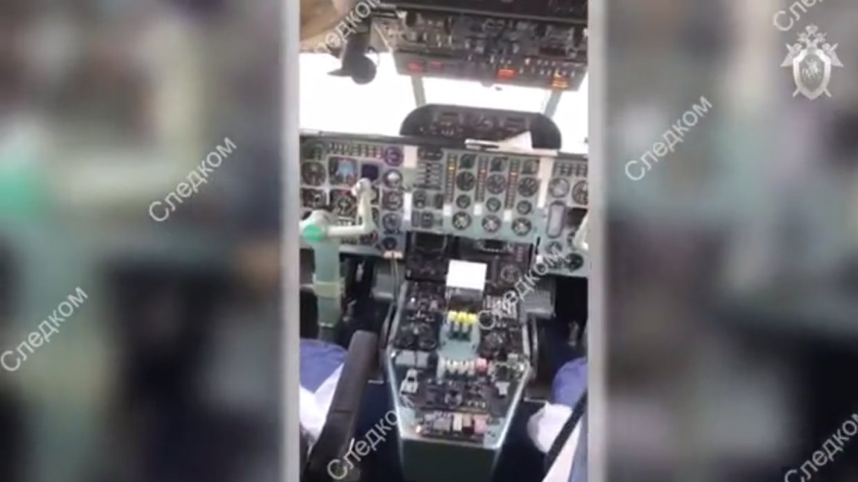 СК РФ показал видео из задымившегося самолета в Саратове