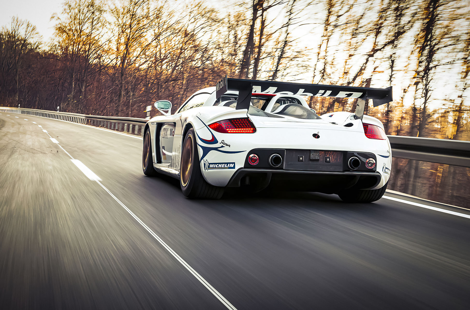 Посмотрите на эксклюзивный гоночный Porsche Carrera GT-R за миллион долларов Новости