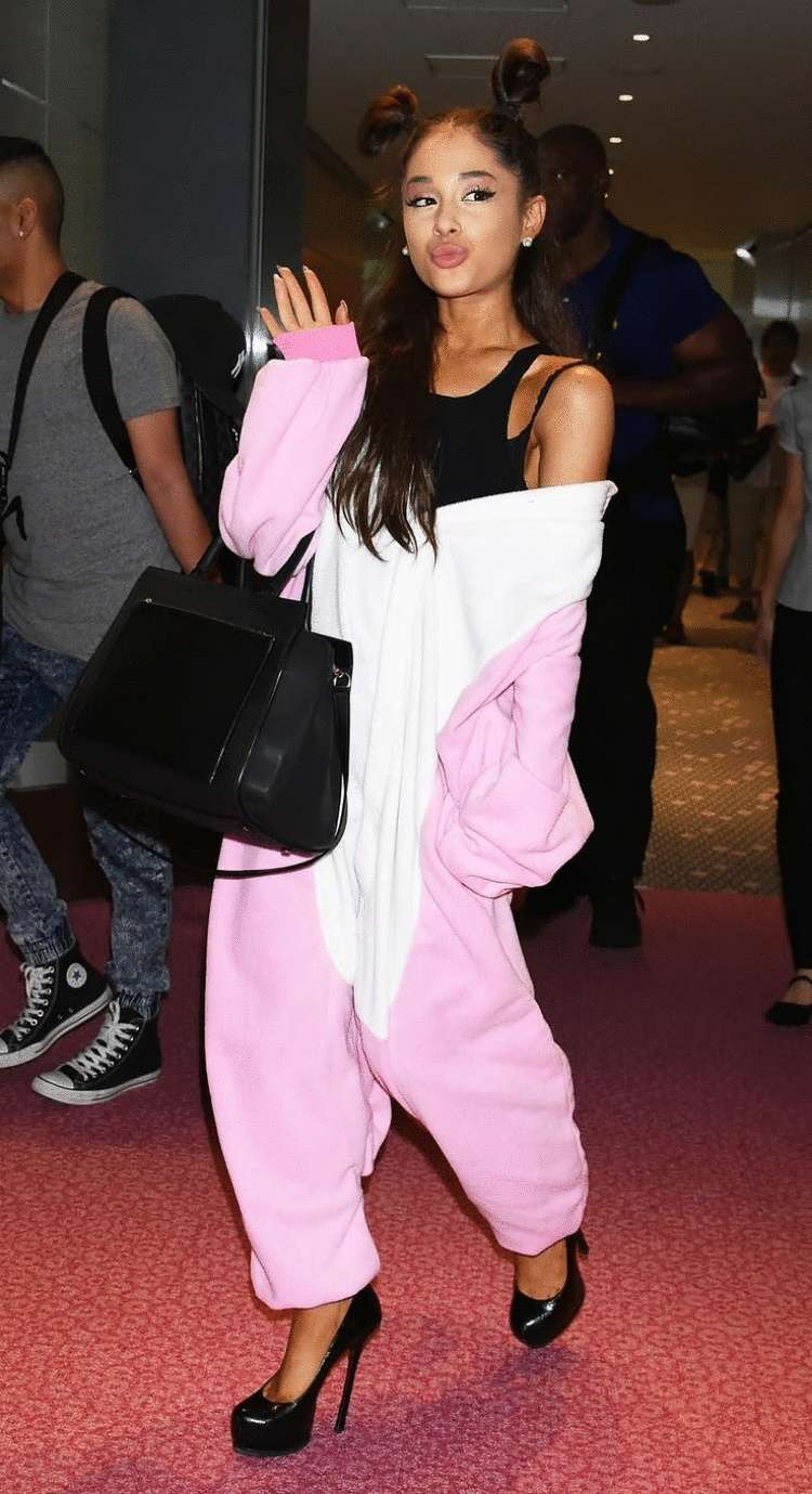 15 раз, когда кто-то из знаменитостей сильно перемудрил с нарядностью платья 15 раз, когда кто-то из знаменитостей сильно перемудрил с нарядностью платья