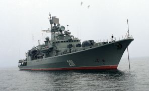 На фото: первый сторожевой корабль военно-морских сил Украины "Гетман Петро Сагайдачный" 