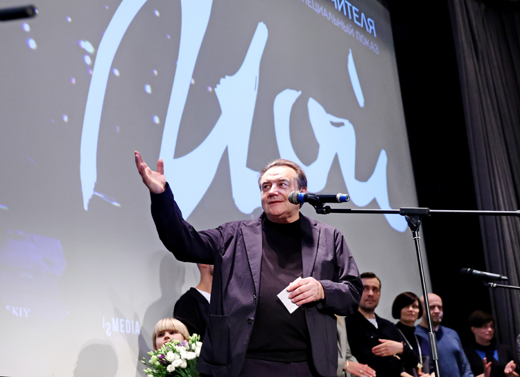 Федор Бондарчук, Паулина Андреева, Ксения Собчак и другие гости премьеры фильма "Цой" Федор Бондарчук, Паулина Андреева, Ксения Собчак и другие гости премьеры фильма "Цой" Звезды,Красная дорожка