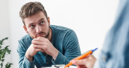 Рыбак совершил одну ошибку, из-за которой в нем поселился 30-сантиметровый червь