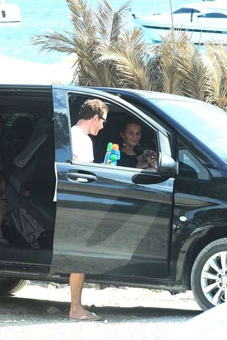 Впервые за долгое время: Майкл Фассбендер и Алисия Викандер замечены на Ибице Звезды,Звездные пары