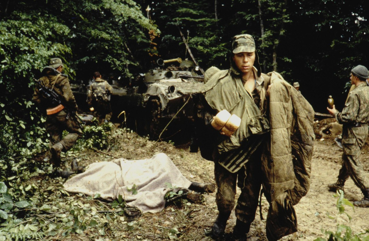Конец первой чеченской. Российский солдат в Чечне 1995.