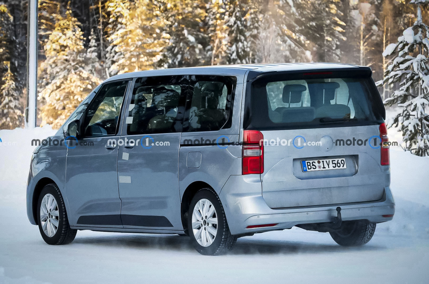 Новый Volkswagen Multivan T7 засняли во время тестов Новости