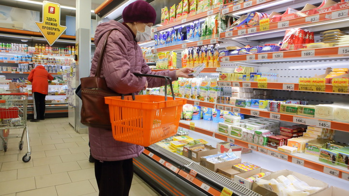 Кавказ и Чукотка: Эксперты объяснили, где в России большая часть зарплаты уходит на еду