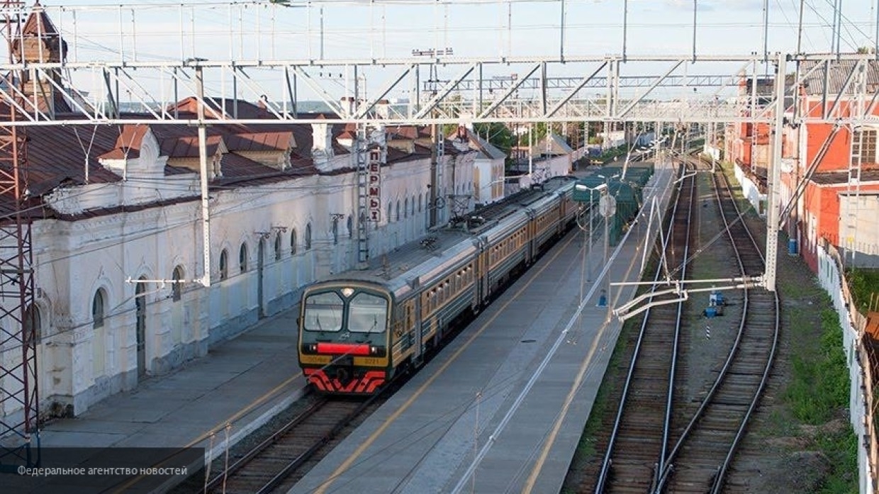 Закрытый поезд. Пермь железная дорога. Пермь 2 пути. Железнодорожный транспорт Пермь. ЖД пути Пермь.