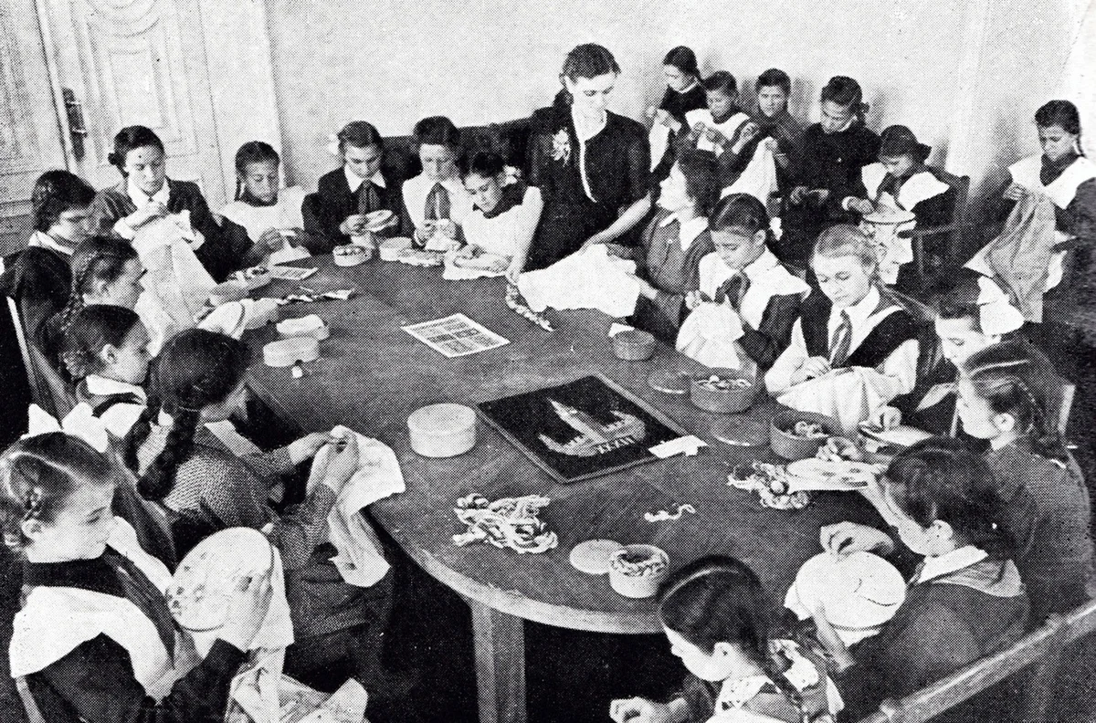 Советские школьники кружок