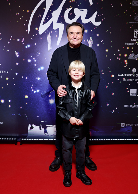 Федор Бондарчук, Паулина Андреева, Ксения Собчак и другие гости премьеры фильма "Цой" Федор Бондарчук, Паулина Андреева, Ксения Собчак и другие гости премьеры фильма "Цой" Звезды,Красная дорожка