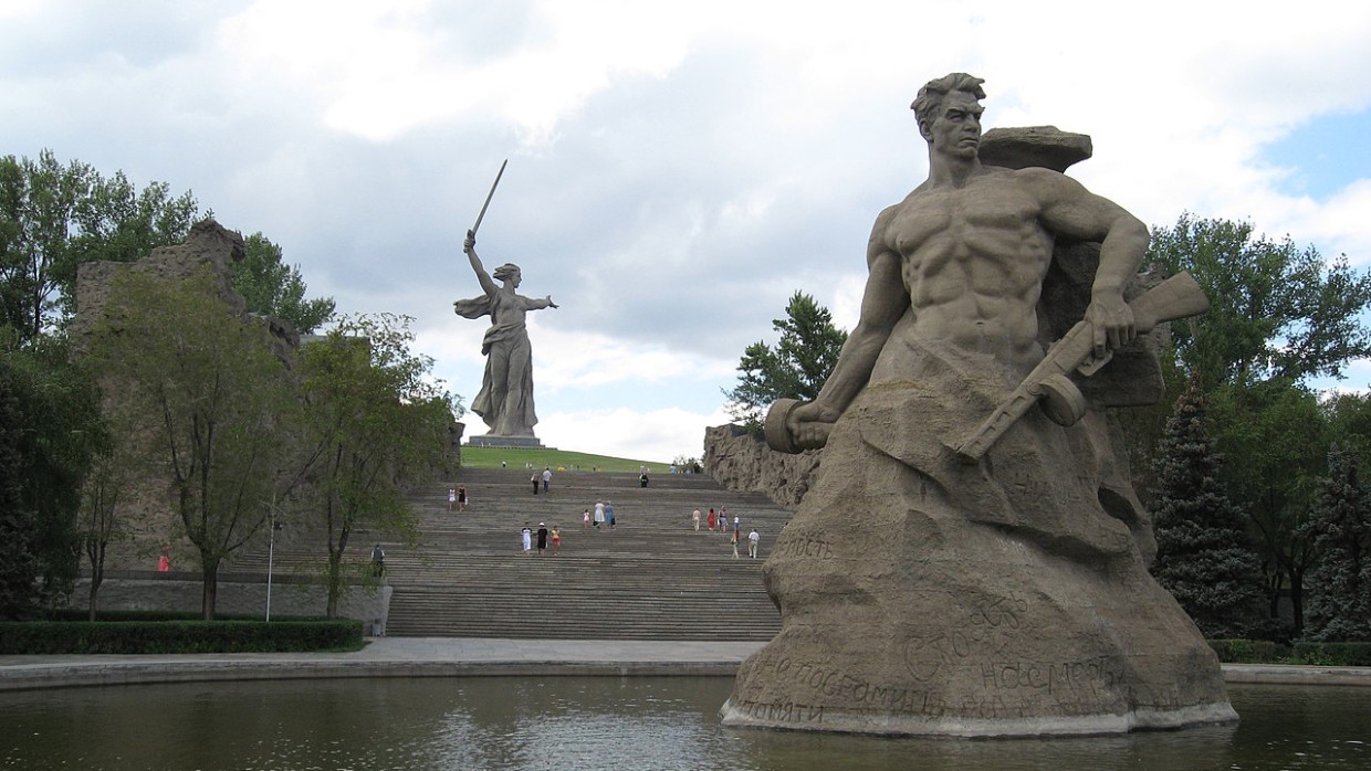 Ожесточенные бои мамаев курган. Мамаев Курган Волгоград. Мамаев Курган ротор. Волгоград Родина мать Мамаев Курган Сталинградская битва. Волгоград памятник ансамбль героям Сталинградской битвы.