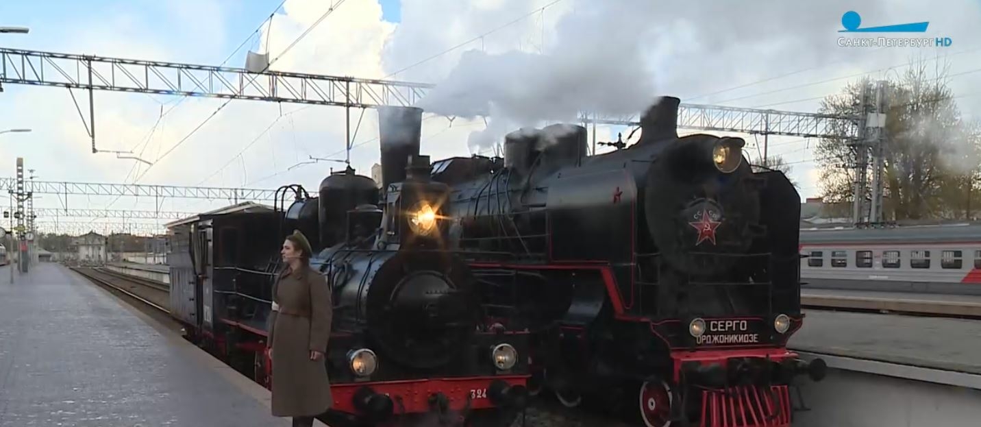 В честь Дня Победы петербуржцам показали ретро-паровозы