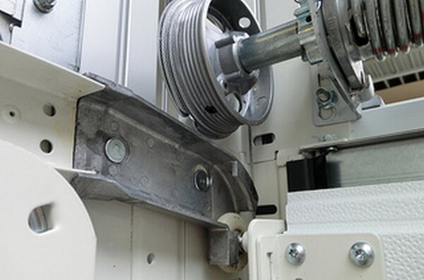 Секционные ворота в гараж: монтаж своими руками Секционные ворота в гараж: монтаж своими руками самоделкин