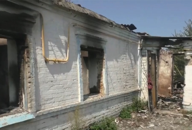 Дом в селе Октябрь, разрушенный при артобстреле