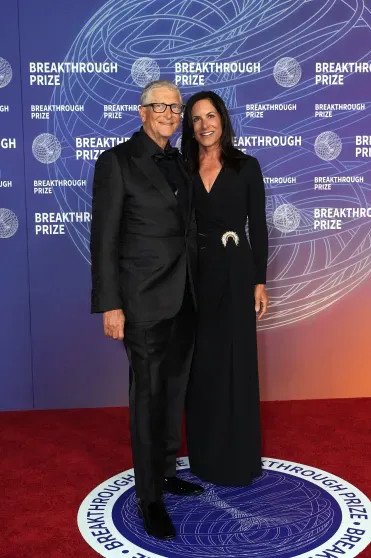 Сальма Хайек и Франсуа Анри-Пино, Мария Шарапова, Энн Хэтэуэй с мужем и Джиджи Хадид на премии Breakthrough Prize Breakthrough, Prize, Images, Мария, Перего, Гейтс, ФрансуаАнри, Хайек, Сальма, Шарапова, Хилтон, супругом, Хэтэуэй, Хадид, Джиджи, науки, Левин, Крудап, Наоми, платье