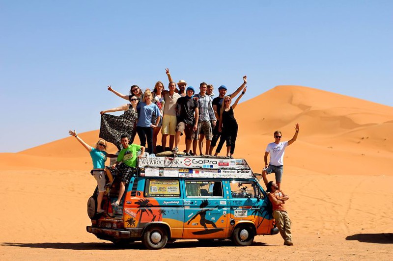 Блогеры из Польши объехали 50+ стран на старом фургоне, тратя лишь долларов в день Блогеры из Польши объехали 50+ стран на старом фургоне, тратя лишь долларов в день автотуризм,мир,поездка,путешествие