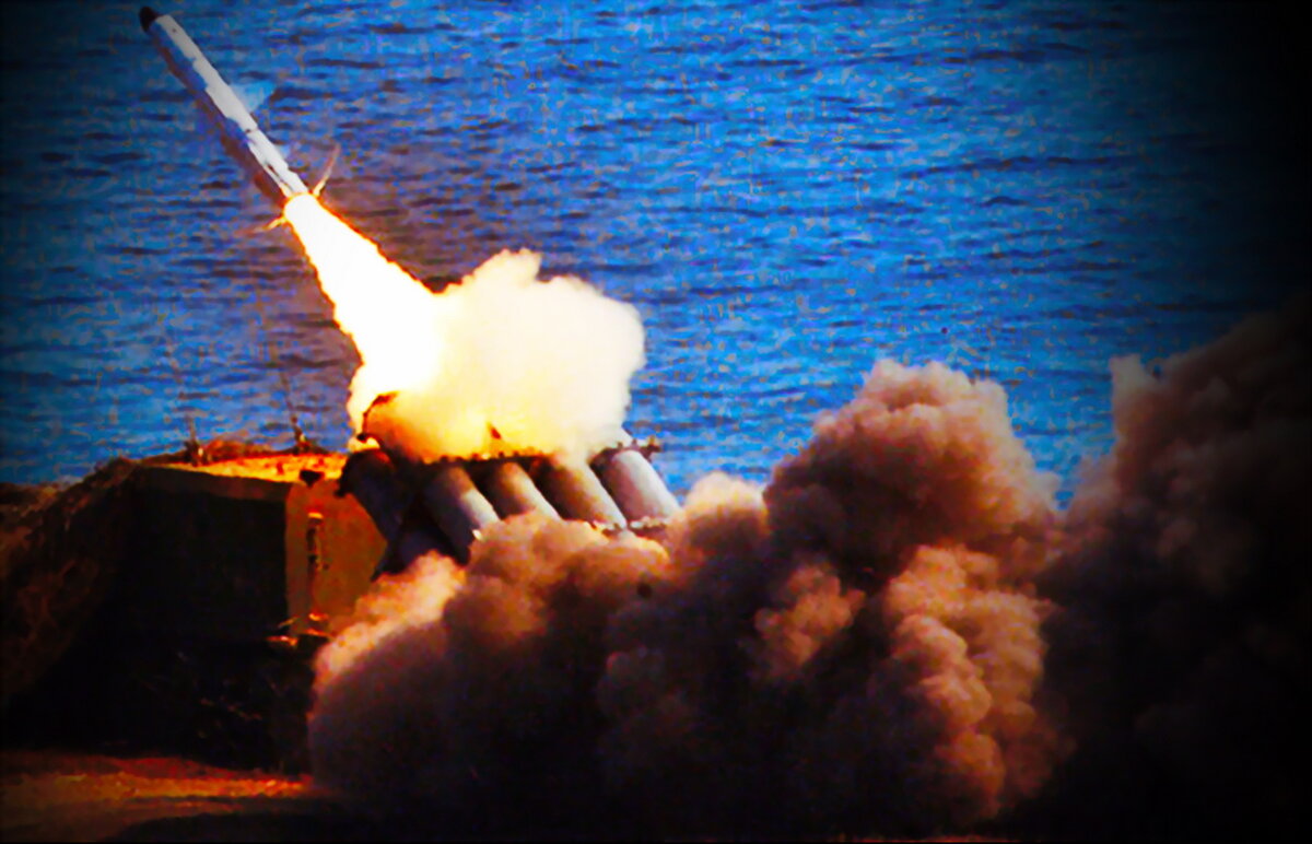 Пуск ракеты берегового ракетного комплекса "Бал". Фото из свободных источников