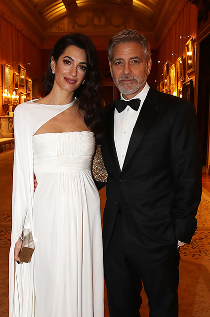 Амаль и Джордж Клуни, Бенедикт Камбербэтч, Люк Эванс и другие на приеме в Букингемском дворце Амаль и Джордж Клуни, Бенедикт Камбербэтч, Люк Эванс и другие на приеме в Букингемском дворце Красная дорожка