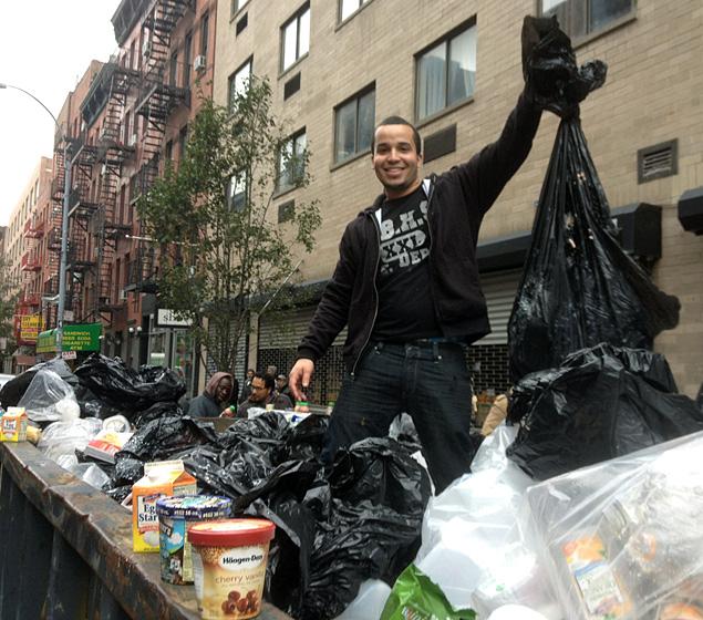 dumpster-diving-sandy