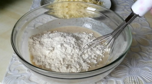 Простой и быстрый рецепт кабачков в сырном кляре: хрустящие и вкусные