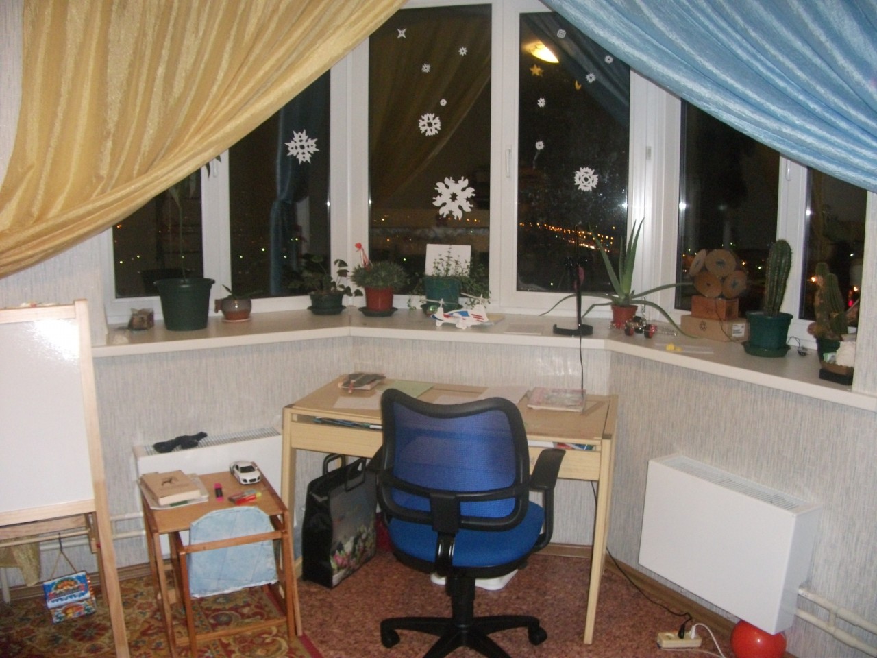 письменный стол для эркерного окна