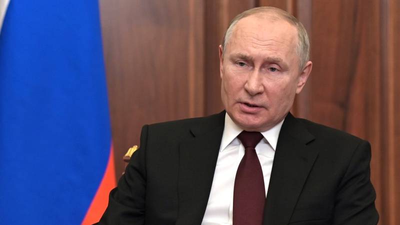 От Владивостока до Калининграда: как россияне отреагировали на решение Путина по Донбассу и Украине