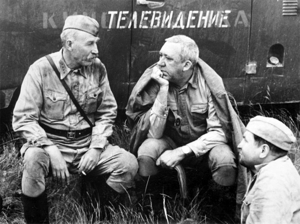 Актеры Иван Лапиков и Юрий Никулин во время съемок фильма 